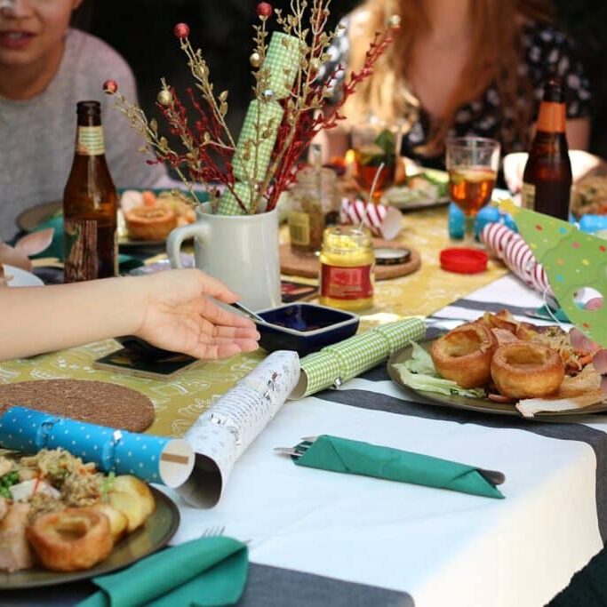 Dinnerwithfriends-581753_1920