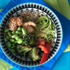 Honey_Soy_Zucchini_Noodle_Bowl